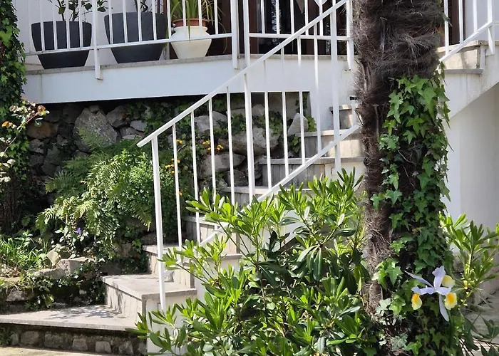 Cozy Garden Near The Sea Ičići